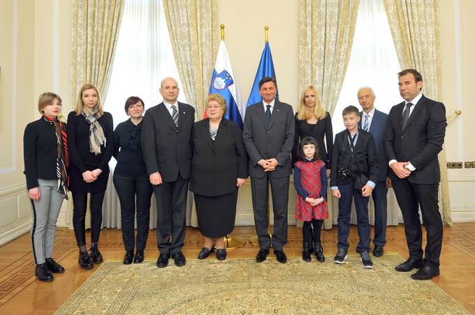 Predsednik Republike Slovenije Borut Pahor je z medaljo za zasluge posmrtno odlikoval dr. Gabrijela Devetaka za zasluge pri uveljavljanju blaginje, ugleda in napredka Slovenije na gospodarskem področju. Odlikovanje je predsednik Pahor vročil sinu gospoda Devetaka.